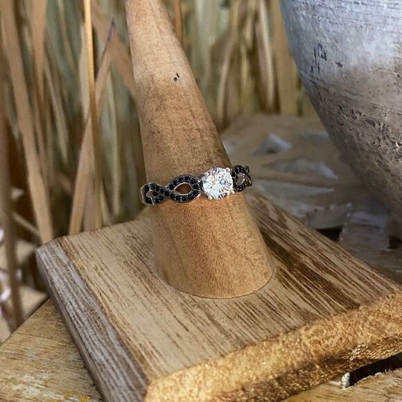 Black Onyx Infinity Cubic Zirconia Solitaire Sterling Silver Ring Sizes 7 & 9 - Picture 3 of 6